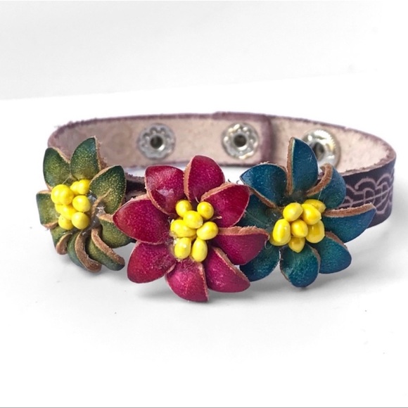 New Handmade Handcrafted Genuine Leather Tri Flower Bracelet - Picture 5 of 6